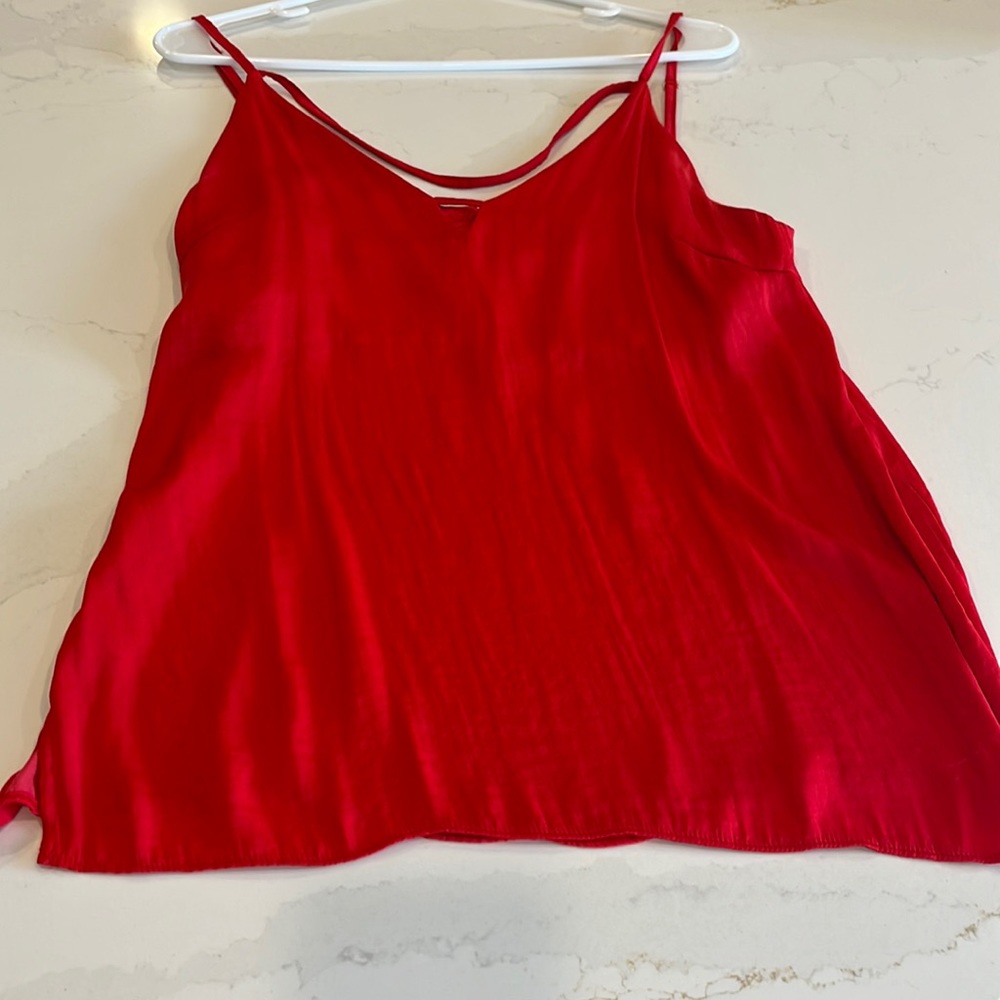 Red top - Picture 2 of 4